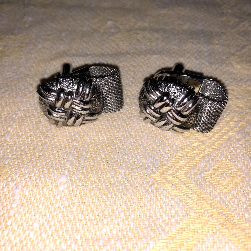 Vintage Classy Silver Round Criss Cross Cufflinks
